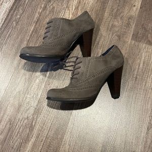 EUC Fioni Shoes. Size 7 1/2